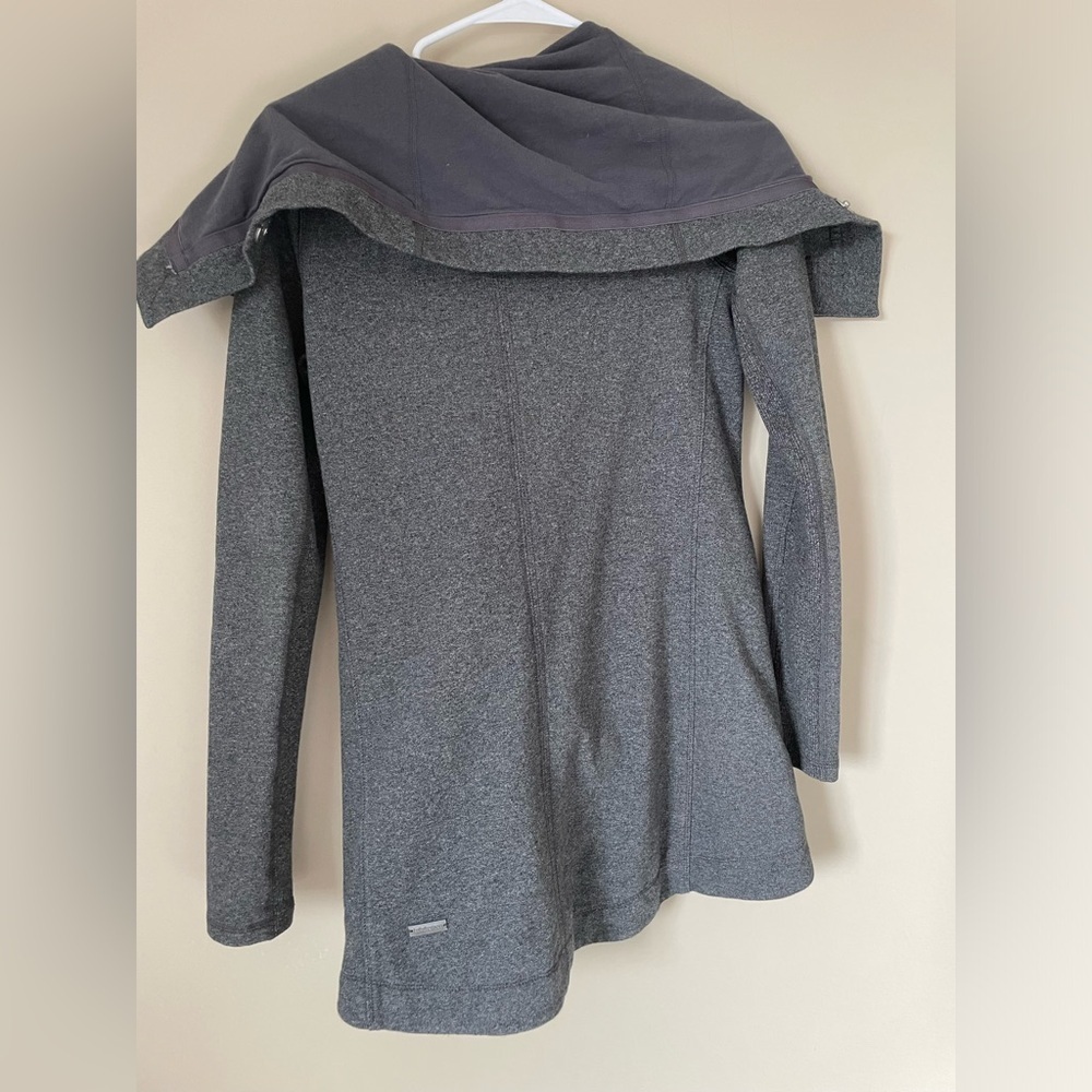 Lululemon That's a Wrap asymmetrical zip sweatshirt grey size 2 NWOT - Picture 4 of 5